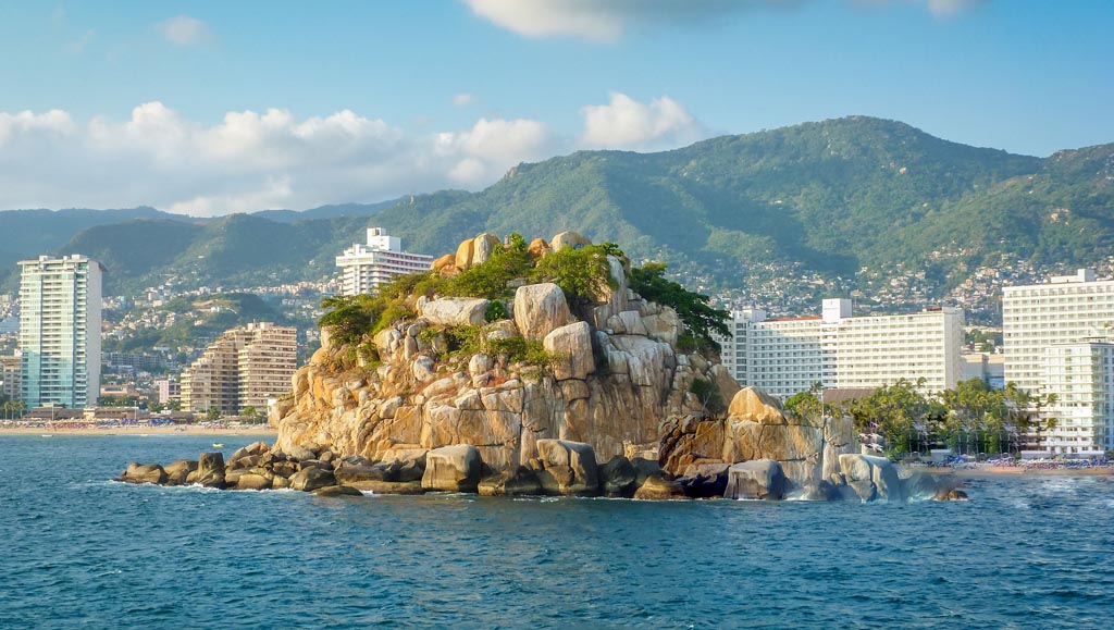 Acapulco_destination_you_must_visit_Emporio_Hotel_Acapulco